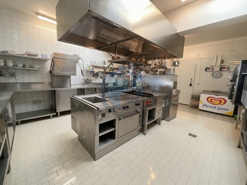 OPPORTUNITÉ À SAISIR : LOCAL COMMERCIAL/RESTAURANT À LOUER À ST-LÉGIER (9)