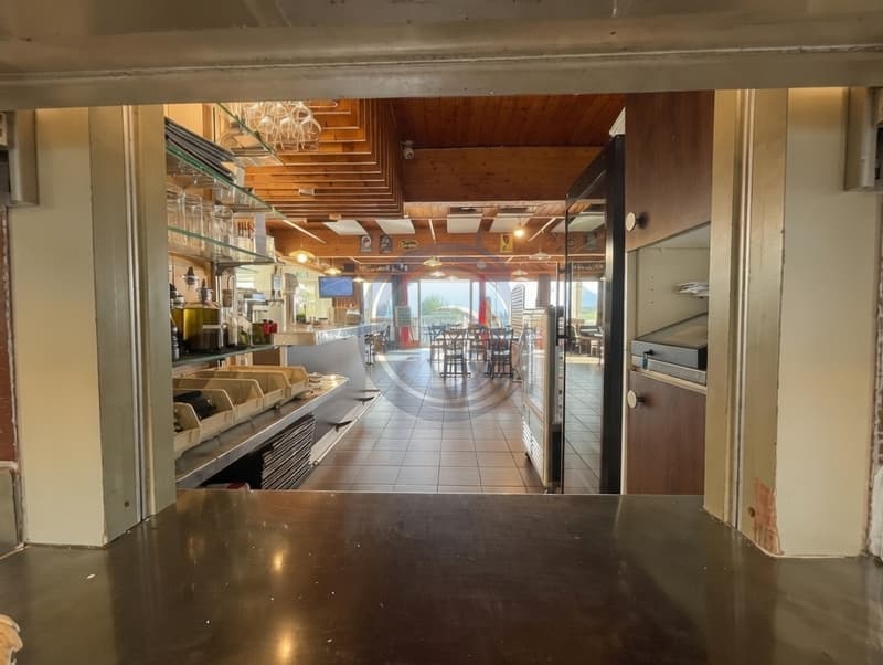 OPPORTUNITÉ À SAISIR : LOCAL COMMERCIAL/RESTAURANT À LOUER À ST-LÉGIER (10)