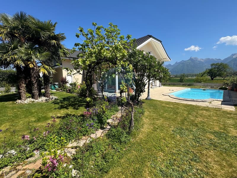 CHARMANTE VILLA INDIVIDUELLE 6,5 PCES AVEC PISCINE ET GRAND TERRAIN (3)