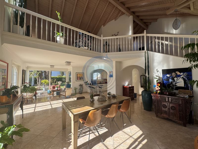 CHARMANTE VILLA INDIVIDUELLE 6,5 PCES AVEC PISCINE ET GRAND TERRAIN (8)