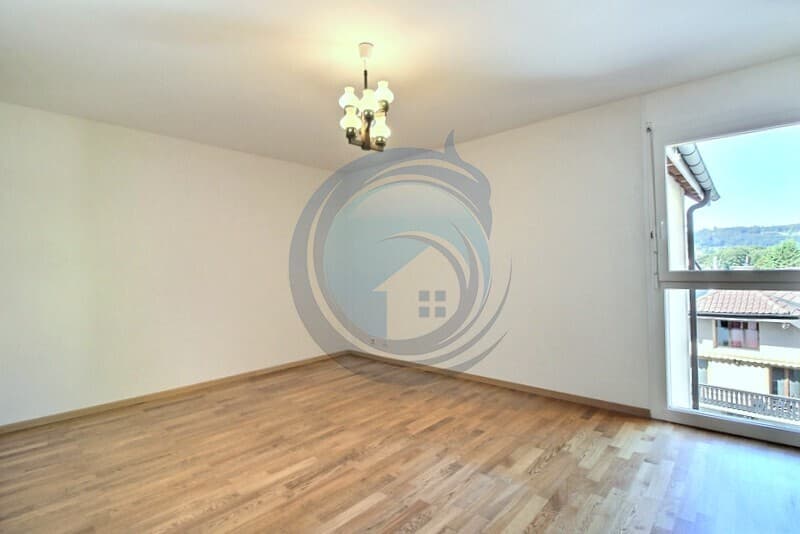 BEL APPARTEMENT TRAVERSANT DE 3,5 PIÈCES AVEC JOLI BALCON (7)