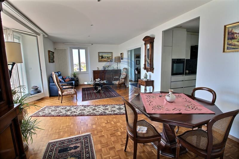 Appt. rez supérieur: séjour/coin à manger