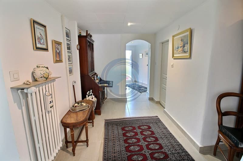 Appt. rez supérieur : hall
