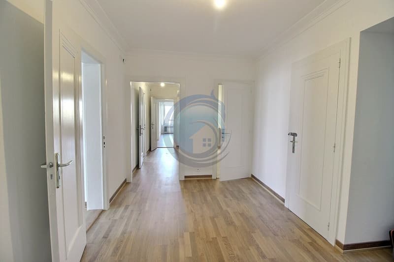 SPACIEUX APPARTEMENT DE 4,5 PIÈCES AVEC BUREAU ET VUE SUR LE LAC (6)