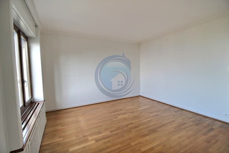 SPACIEUX APPARTEMENT DE 4,5 PIÈCES AVEC BUREAU ET VUE SUR LE LAC (13)