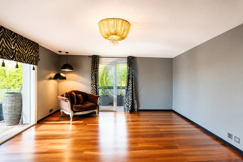 SOMPTUEUX APPARTEMENT EN DUPLEX DE 5.5 PIÈCES AVEC VUE SUR LE LAC (5)