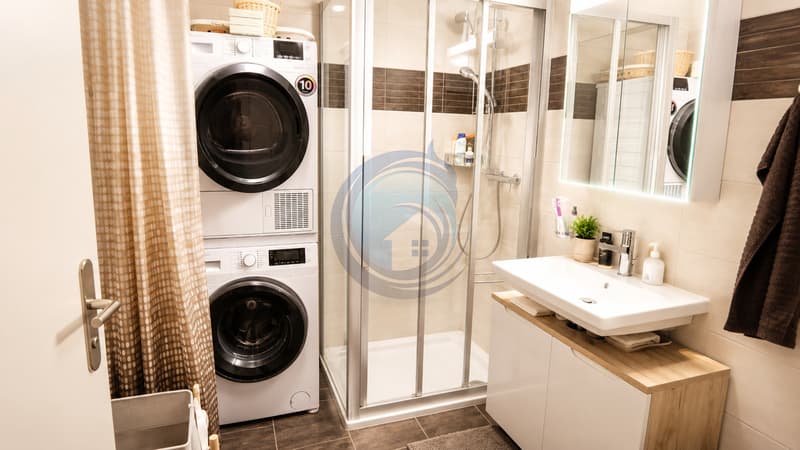 BEL APPARTEMENT TRAVERSANT D'ANGLE DE 3,5 PIÈCES AVEC GRAND BALCON (11)