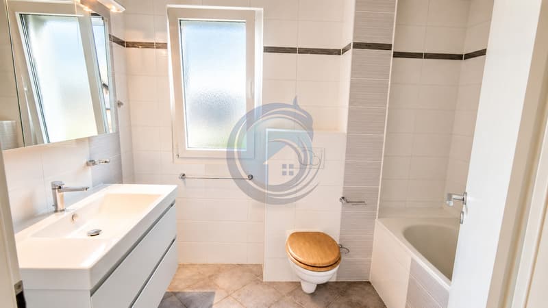 SUPERBE DUPLEX D'ANGLE 4,5 PCES - TERRASSE, BALCON ET JARDIN PRIVATIF (7)