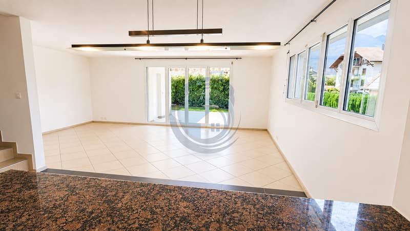 SUPERBE DUPLEX D'ANGLE 4,5 PCES - TERRASSE, BALCON ET JARDIN PRIVATIF (2)