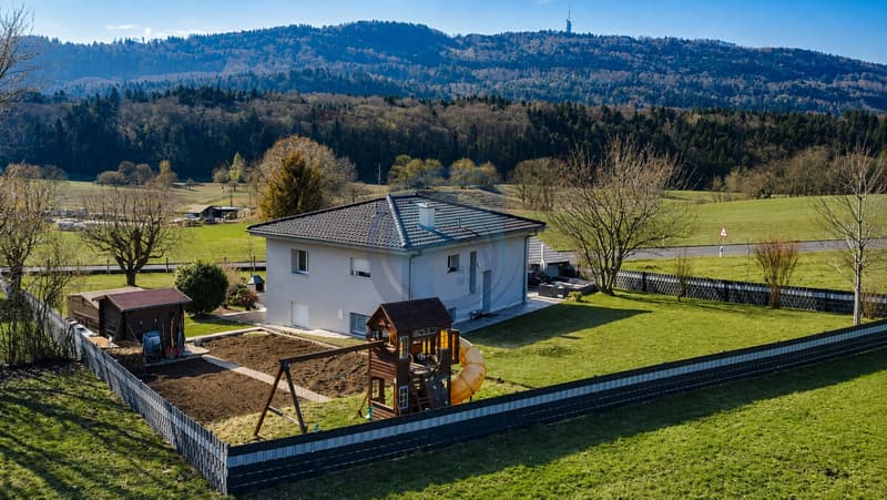 BELLE VILLA INDIVIDUELLE RÉNOVÉE AVEC GRAND TERRAIN ET VUE DÉGAGÉE (3)