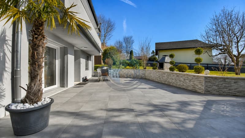 BELLE VILLA INDIVIDUELLE RÉNOVÉE AVEC GRAND TERRAIN ET VUE DÉGAGÉE (2)