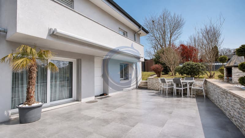 BELLE VILLA INDIVIDUELLE RÉNOVÉE AVEC GRAND TERRAIN ET VUE DÉGAGÉE (10)