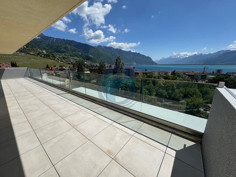 APPARTEMENT DE 2,5 PIÈCES EN ATTIQUE AVEC VUE PANORAMIQUE SUR LE LAC (1)