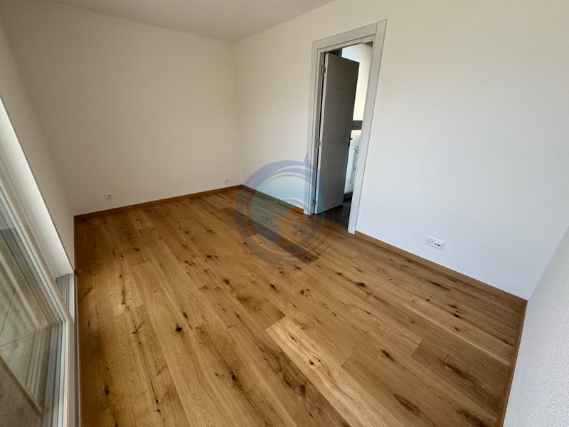 APPARTEMENT DE 2,5 PIÈCES EN ATTIQUE AVEC VUE PANORAMIQUE SUR LE LAC (6)