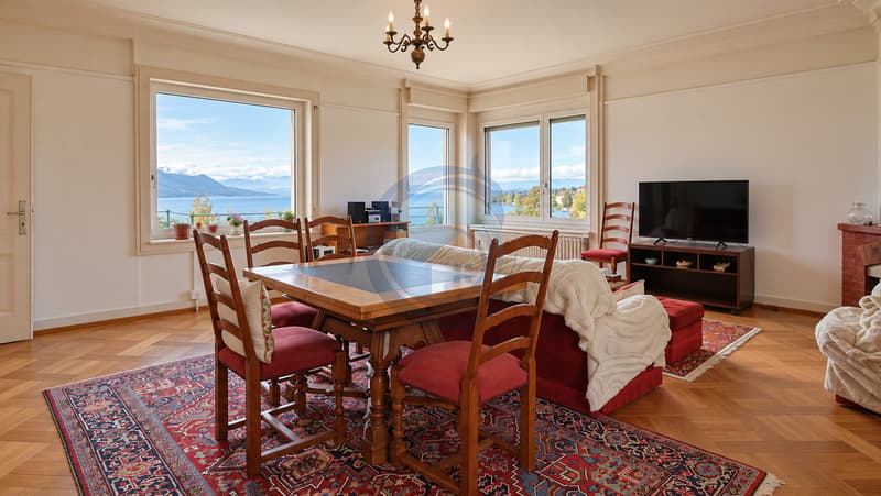 SPACIEUX APPARTEMENT DE 4,5 PIÈCES AVEC VUE PANORAMIQUE SUR LE LAC (1)