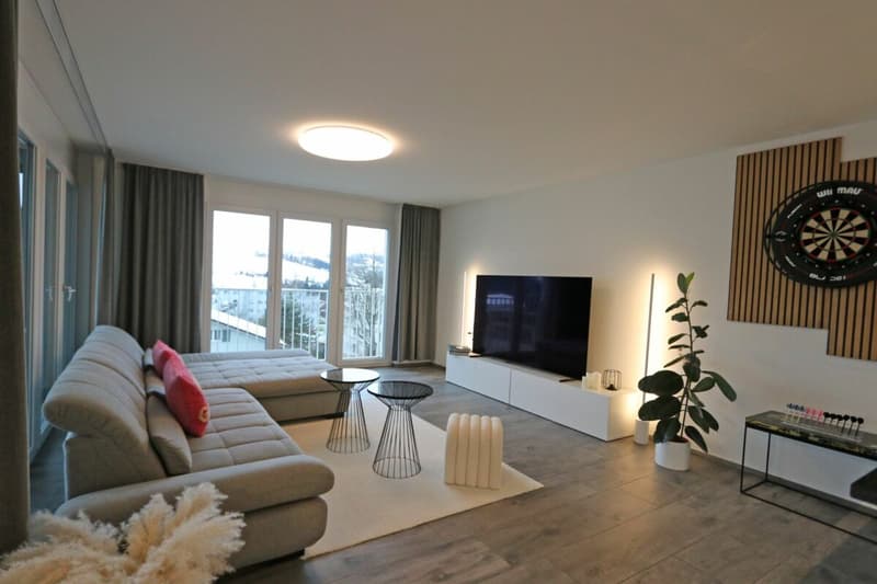 Grosszügige 4.5 Zimmer-Wohnung mit Balkonverglasung (2)