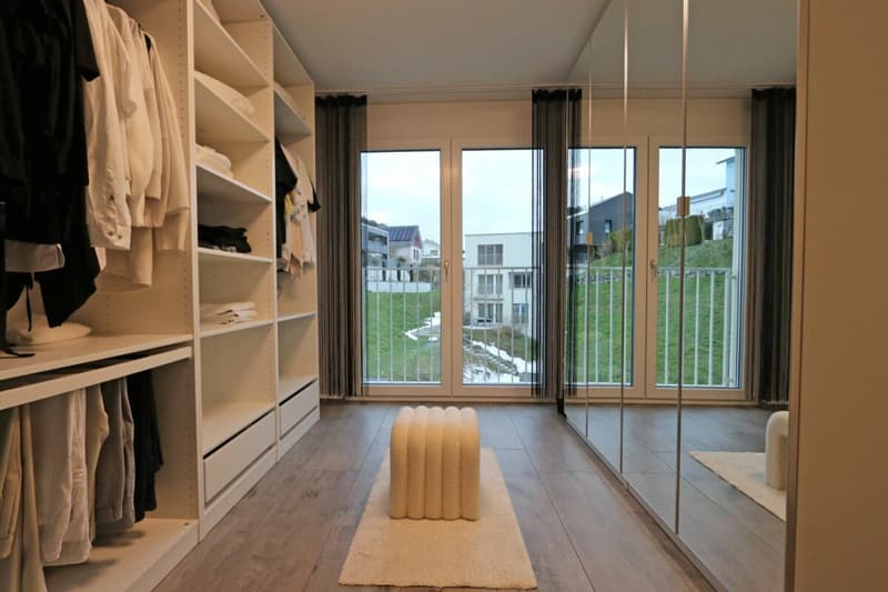 Grosszügige 4.5 Zimmer-Wohnung mit Balkonverglasung (6)