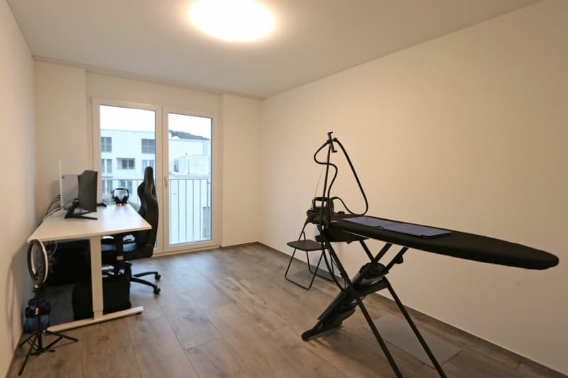 Grosszügige 4.5 Zimmer-Wohnung mit Balkonverglasung (7)