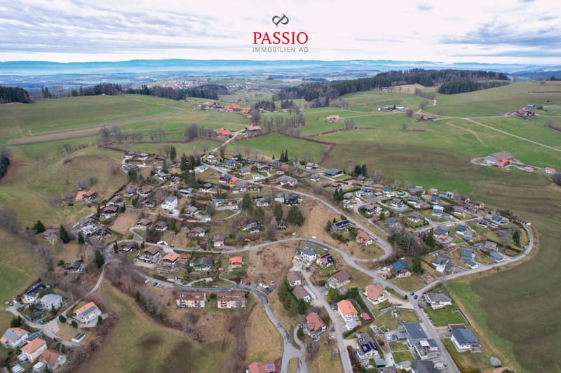 Situé à flanc de colline avec vue : projet de construction approuvé pour 3 maisons unifamiliales spacieuses à Plasselb (7)