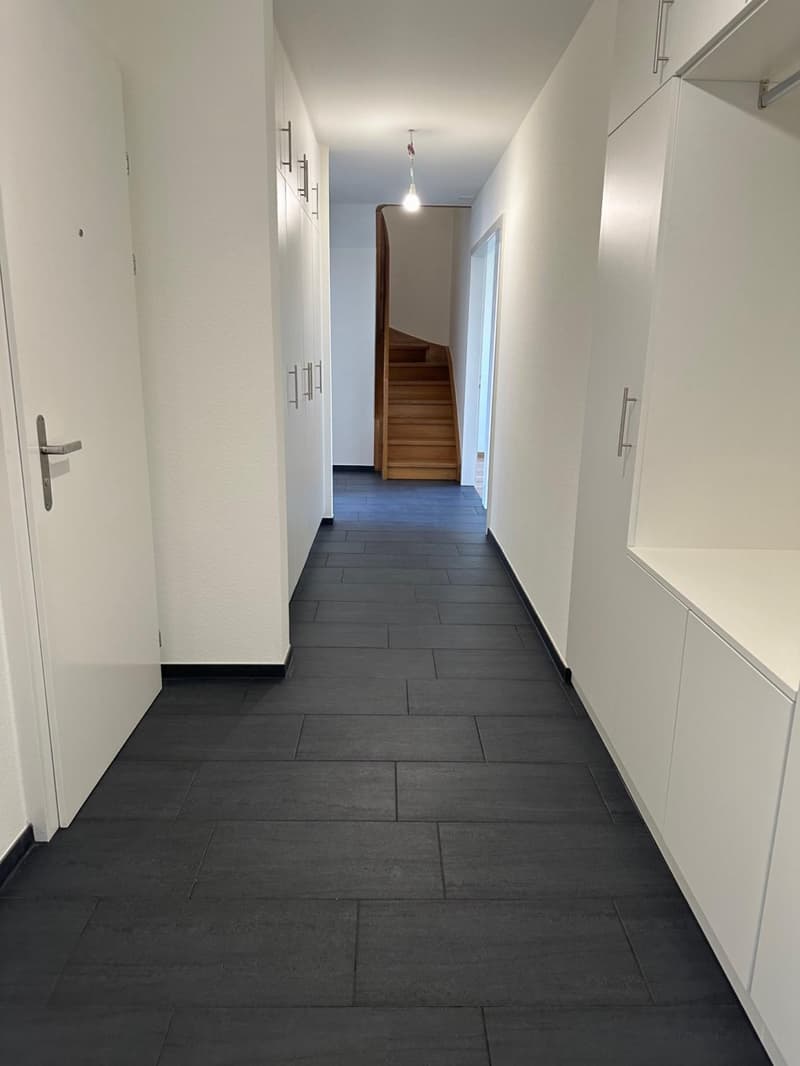 Erstvermietung: Frisch renovierte 6.5-Zimmer-Maisonettewohnung mit zwei Terrassen (8)