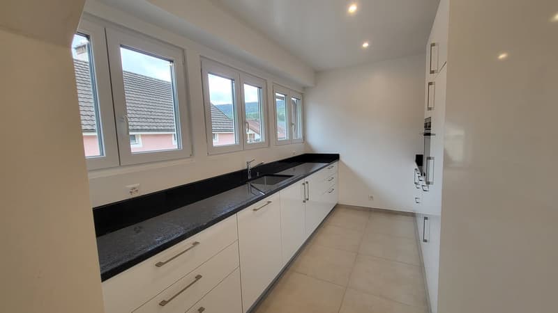 Charmant appartement sous les toits de 2,5 pièces à Val-de-Travers (2)