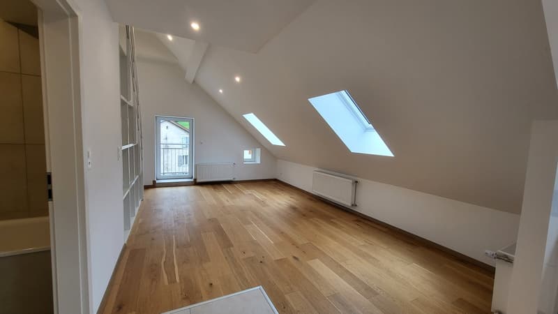 Charmant appartement sous les toits de 2,5 pièces à Val-de-Travers (4)