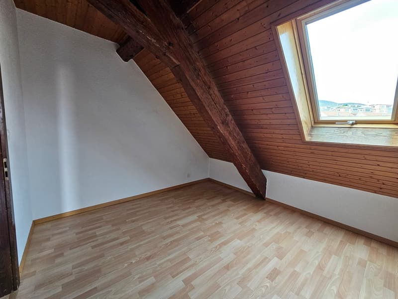 empty room, wooden ceiling, wooden floor, white walls, window
