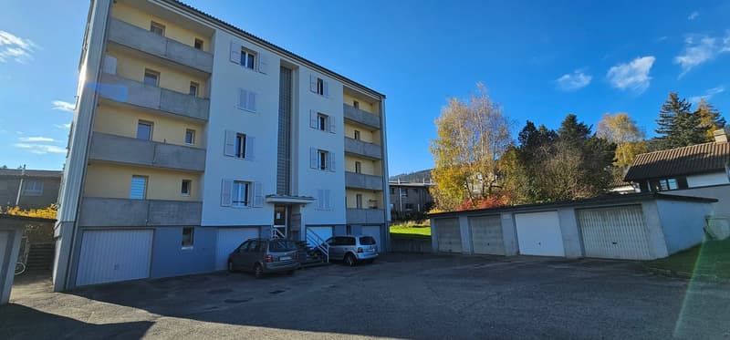 Apartment building, 4 floors, garage, parking place, 2 cars parked
