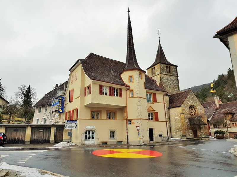 Place de la Collégiale, Valangin - Local commercial à louer sur 2 niveaux (1)