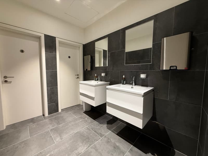 Magnifique espace de bureaux de 354 m² aux Eaux-Vives (10)