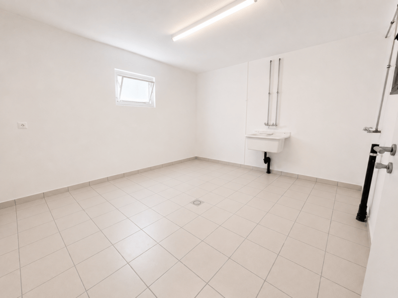 Local de 20 m2 à Givisiez (3)