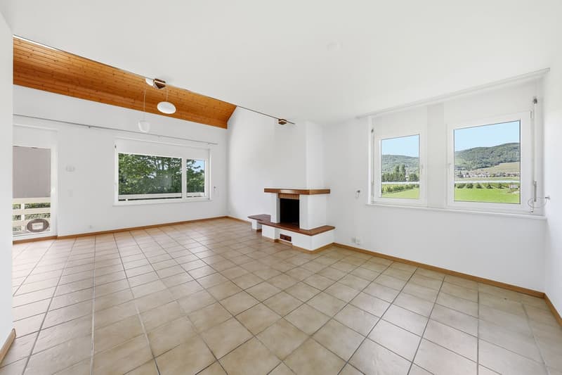Côté salon avec vue sur la campagne