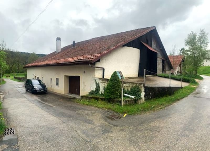 2127 Les Bayards/NE Vente d'une ferme Neuchâteloise mitoyenne avec grange et chalet (2)