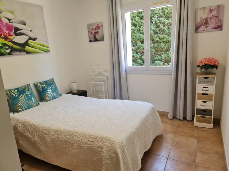 Vendita di una bella casa provenzale in pietra con doppio garage (10)