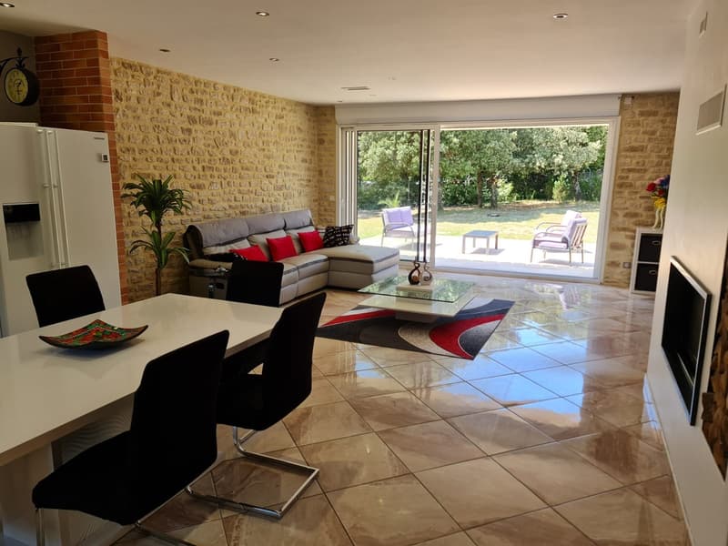 Vendita di una bella casa provenzale in pietra con doppio garage (8)