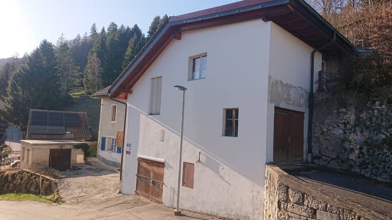 2113 Boveresse/NE Vente d’une grande maison villageoise avec 2 appartements et 2 garages (3)