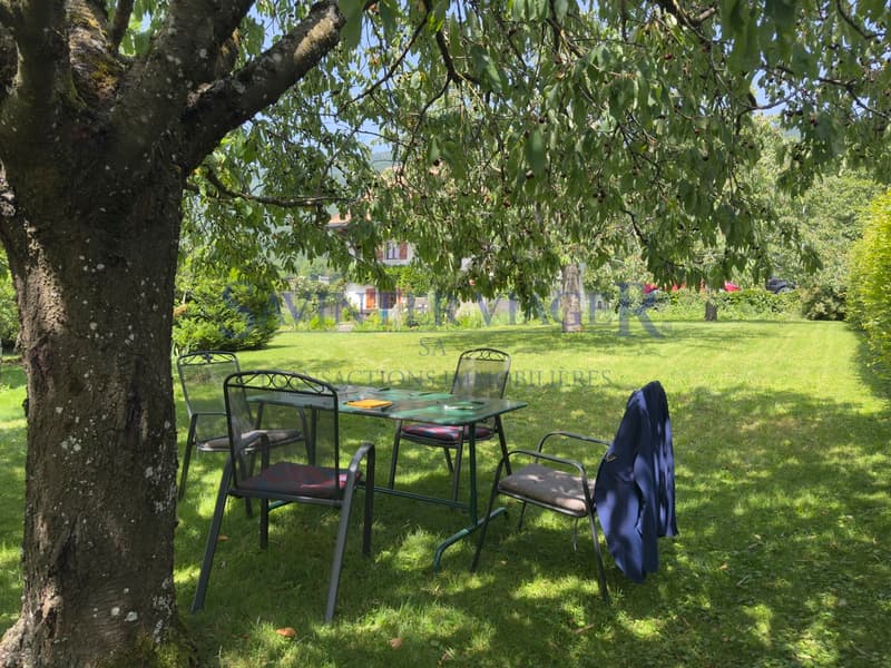 Jardin joliment arboré / Wunderschöner Garten / Beautifully planted garden / ???????? ???