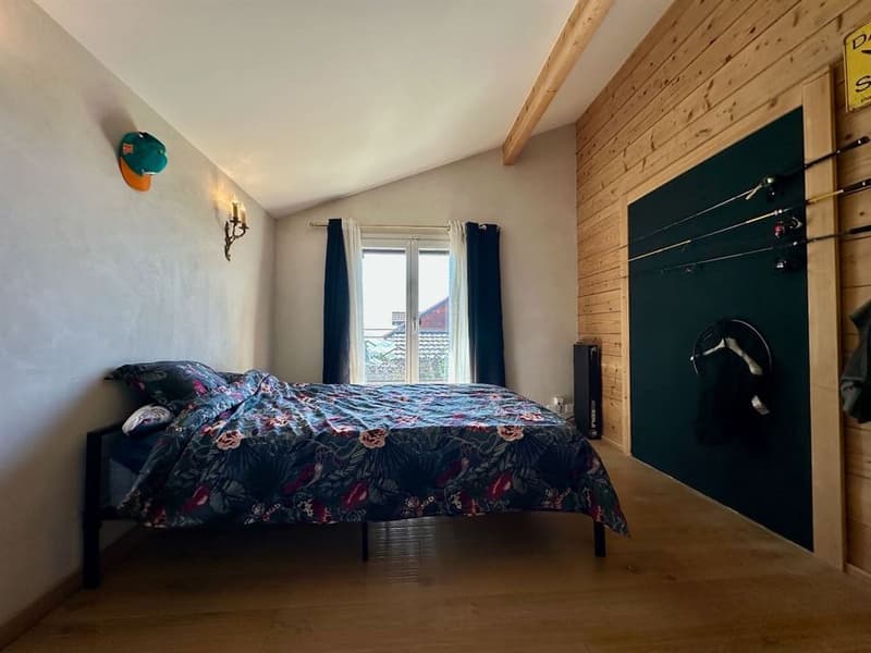 Maison individuelle rénovée avec vue sur le lac - 5 chambres, beaux vo (12)