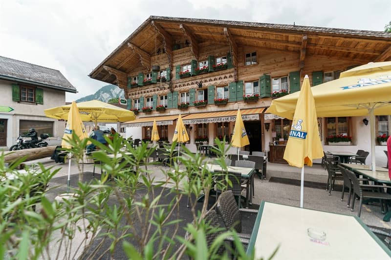Au coeur du village avec une belle histoire et un gros potentiel (2)
