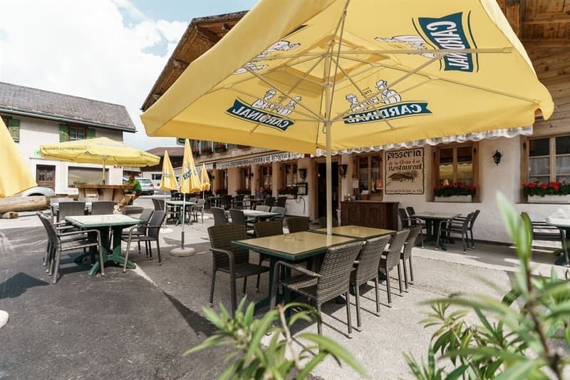 Au coeur du village avec une belle histoire et un gros potentiel (12)