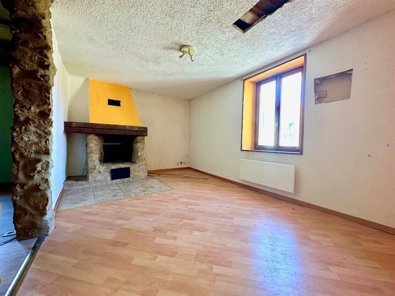 Maison villageoise pleine de potentiel au cour d'Arzier (6)