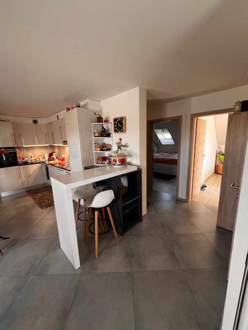 Appartement quasi neuf en attique avec terrasse à Villars-le-Terroir (8)