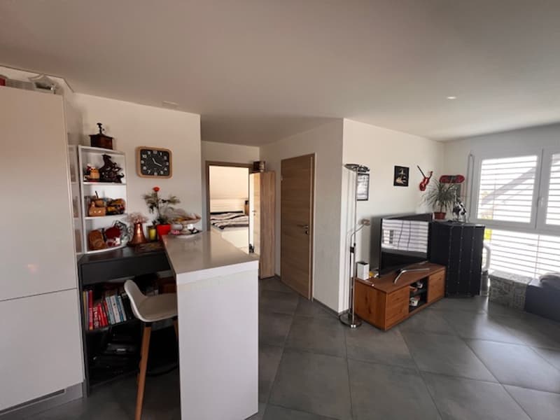 Appartement quasi neuf en attique avec terrasse à Villars-le-Terroir (6)