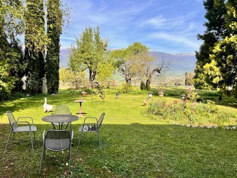 Grande maison villageoise en viager dans la campagne genevoise de Satigny (13)