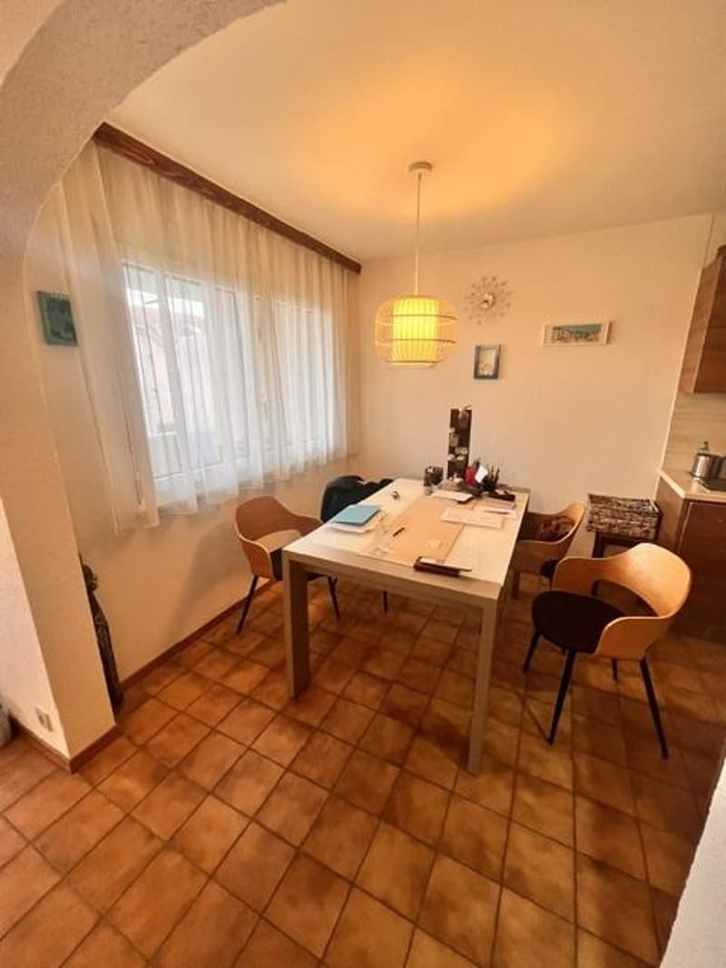 Appartement traversant avec balcons en viager à Gland (4)