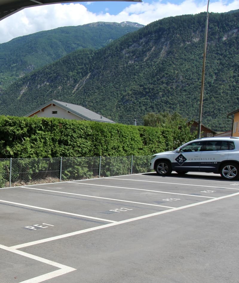 PLACES DE PARC EXTÉRIEURES À LOUER (2)