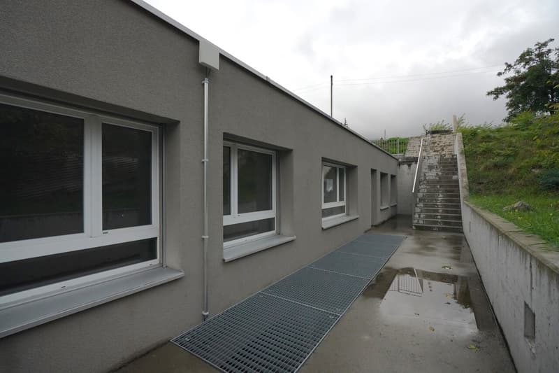 SPACIEUX BUREAUX  À SIERRE (3)