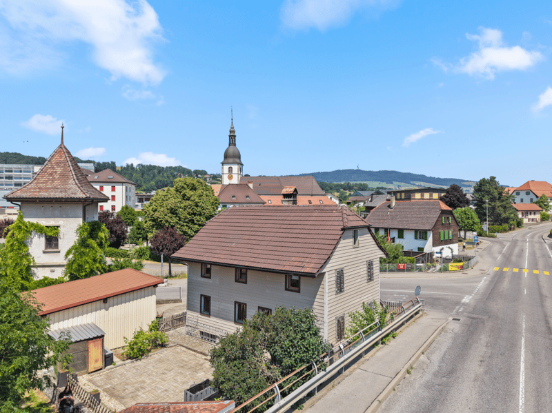 Maison villageoise à rénover avec jardin et dépendances , à Riaz (2)
