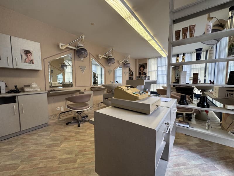 Local commercial / Salon de coiffure à la Place Centrale, Martigny (3)