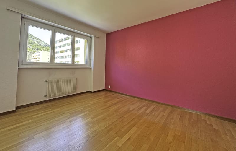 Spacieux appartement de 5,5 pièces avec 2 balcons et place de parc intérieure (8)